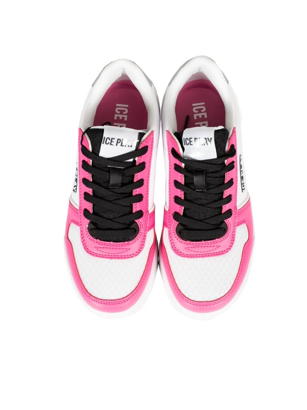 Atadas con cordones, estos zapatos proporcionan un ajuste perfecto a tu pie, permitiendo ajustar la tensión de los cordones según las necesidades, lo que los hace no solo estilosos, sino también extremadamente cómodos.

La punta redonda añade un encanto clásico, al mismo tiempo que proporciona suficiente espacio para los dedos, aumentando así la comodidad de llevarlos todo el día.

En la lengüeta y en los laterales, el nombre de la marca destaca sutilmente el prestigio y la calidad del producto, añadiéndole un carácter exclusivo que seguramente atraerá miradas.

La suela con logo no solo es un signo de distinción, sino también una garantía de autenticidad y alta calidad de fabricación, lo que hace que cada paso sea seguro y estiloso.

Hechos de cuero ecológico de alta calidad y tela, estos zapatos combinan durabilidad y conciencia ecológica, ofreciendo además un diseño moderno y comodidad al vestir.

Empaquetados en una caja de la marca, son el regalo perfecto para ti o para un ser querido, y el elegante empaque subraya la atención al detalle y el alto estándar de la marca.