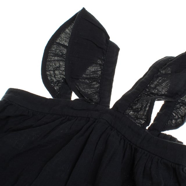 Set for girls consisting of a top and trousers, made from a light and breathable fabric, perfect for warmer days.

 The sleeveless top stands out with its wide straps adorned with delicate ruffles, adding a romantic and feminine touch.

 The wide-cut trousers have an elasticated waist and a decorative drawstring, ensuring a comfortable and practical fit.

 Its loose and lightweight design ensures freshness and comfort, allowing the girl to enjoy her day without restrictions.

 This set is ideal for any casual occasion, offering style and freedom of movement in a fresh and elegant look.

 Ideal to combine with sandals or sneakers, it is a versatile outfit that offers comfort and style on any casual occasion.
 Composition: Top: 100% Cotton; Pants: 100% Cotton
 Care:
- Machine wash cold.
 - Use similar colors in the wash.
 - Avoid the use of bleaches.
 - Dry at low temperature in the dryer.
 - Iron at low temperature.
 - Do not dry clean.
