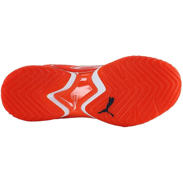 Las zapatillas Puma Solarattack RCT negras para hombre son una opción de calzado deportivo de vanguardia que combina a la perfección estilo y rendimiento. Diseñadas pensando en la comodidad, la sujeción y la durabilidad, estas zapatillas son ideales tanto para los entusiastas del deporte como para aquellos que buscan unas zapatillas modernas para el día a día. A continuación se describen las principales características de las zapatillas Puma Solarattack RCT para hombre en color negro:

 Elegante diseño negro:  Las zapatillas vienen en un elegante y versátil color negro, lo que las hace adecuadas para varias ocasiones y fáciles de combinar con diferentes atuendos. El diseño monocromático emana una estética moderna y elegante.

 Parte superior de malla transpirable:  La parte superior está fabricada con un material de malla transpirable que favorece la circulación del aire, manteniendo los pies frescos y cómodos durante las actividades físicas. También ayuda a controlar la humedad para evitar la acumulación de sudor.

 Marca Puma:  Como producto de Puma, estas zapatillas llevan el icónico logotipo de Puma, que suele encontrarse en los laterales y en la lengüeta. Esta marca es un símbolo de calidad y estilo asociado a la marca.