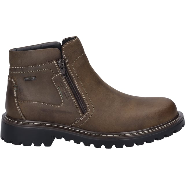 Esta bota está hecha para ti con cuero de nobuk duradero. Para los días fríos, el zapato está forrado con un suave peluche cálido. El modelo Chance 55 permite una fácil entrada gracias a la cremallera de moda. La tecnología TopDryTex proporciona zapatos repelentes al agua para pies secos. La plantilla extraíble se puede cambiar en un instante. El método de fabricación AGO ha demostrado ser efectivo en JOSEF SEIBEL para hacer zapatos no solo ligeros, sino también duraderos. Con el ancho de zapato G, la bota Chance 55 está perfectamente adaptada para el pie normal. Sigue tu camino con Chance 55.
