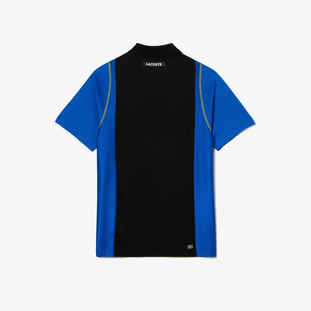 Prestaties & Activa Spelers De spelersaanbieding is de perfecte outfit om te presteren op het veld. Het is een mix van Lacoste-erfgoed en technische stoffen. Regular fit: natuurlijke pasvorm Team Lacoste Players' polo speciaal voor Grand Slam toernooien Nieuw licht piqué breisel voor maximaal comfort tijdens je wedstrijden onder hoge temperaturen Functionele mesh panelen aan de zijkanten en op de rug voor ademend vermogen Ultradry eigenschap: vochtregulerende prestaties die je nodig hebt om op je best te spelen Eco verantwoorde stof: gerecycled polyester Gecontrasteerde platte naden om huidirritatie tijdens het spelen te verminderen Nieuwe groene siliconen krokodil Nieuwe Lacoste tekst voor grote toernooien op de achterkant van de hals met visgraateffect