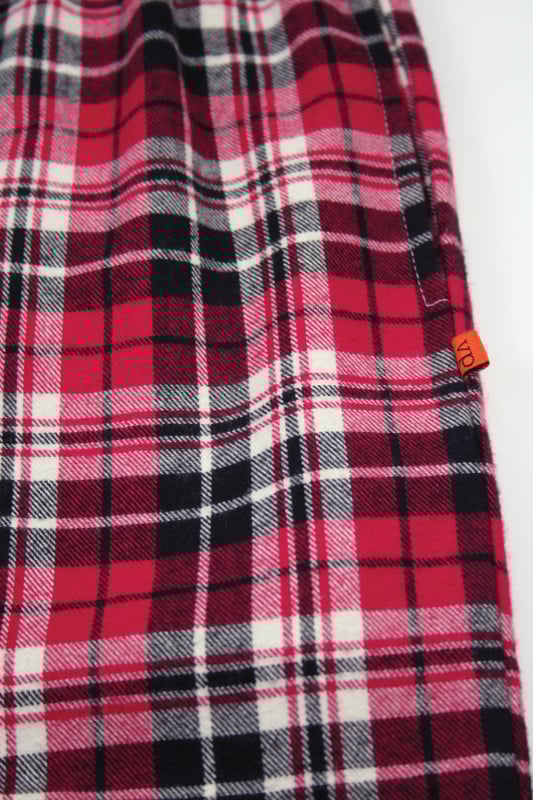 Men's Check Lounge Pants | Stylish Comfort for Relaxed Living
Discover the perfect blend of comfort and style with our men's check lounge pants, designed for relaxed living and everyday wear. Made from soft, breathable cotton fabric, these lounge pants offer all-day comfort with a modern check pattern that adds a touch of sophistication to your casual wardrobe. Featuring an adjustable waistband, side pockets and a relaxed fit, they’re ideal for lounging at home or running errands. Elevate your loungewear collection with these versatile and comfortable check pants. Ideal Gift!