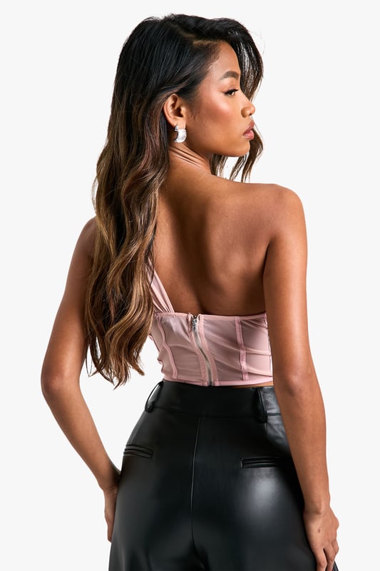 Steal the style top spot in a statement separate from the tops collectionCamis or crops, bandeaus or bralets, we've got all the trend-setting tops so you can stay statement in separates this season. Hit refresh on your jersey basics with pastel hues and pick a quirky kimono to give your ensemble that Eastern-inspired edge. Off the shoulder styles are oh-so-sweet, with slogans making your tee a talking point.