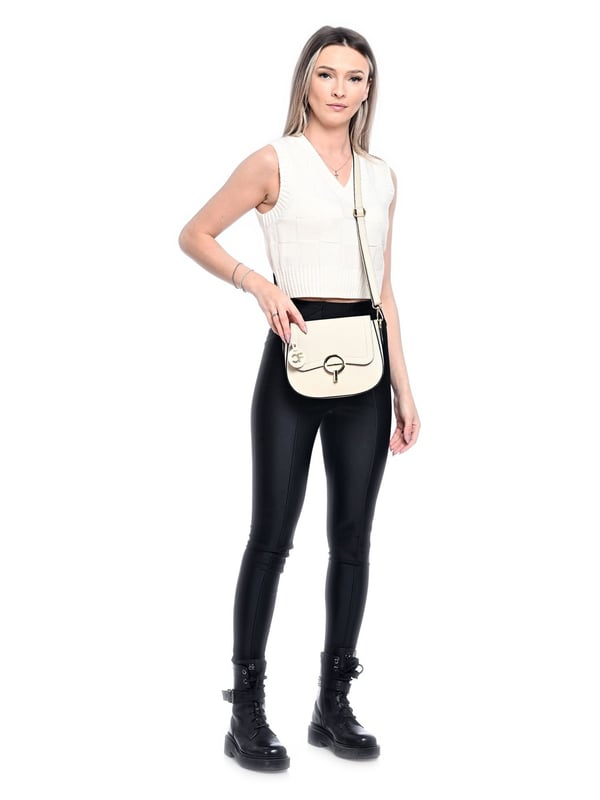 Crossbody Bag
100% leather
Top flap closure with clasp
Internal top zip closure
Inner zip pocket
Bag will be provided in either washight or dark denim
Dimensions: 19x22.5x7.5 cm
Shoulder strap: 110cm