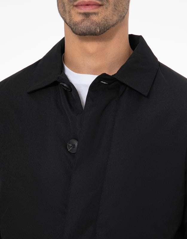 This showerproof mac by Threadbare has a collar and comes with two front pockets and a buttoned inner pocket. This button fastening style is finished with a quilted lining for extra warmth and has adjustable cuffs. Stylish and practical, this jacket is ideal for dressing up or down.