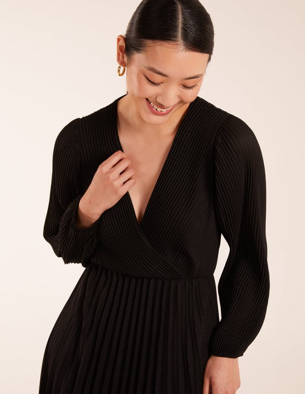 Fine pleated dress hot sale