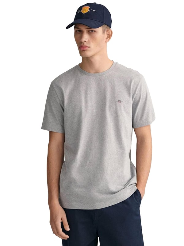 Gant Original T-Shirt is a classic crew-neck tee with logo embroidery on the chest. Feature Short Sleeves and a Crew Neckline. Crafted With 100% Cotton, these Lightweight and breathable Regular Fit T-shirts are Machine Washable.