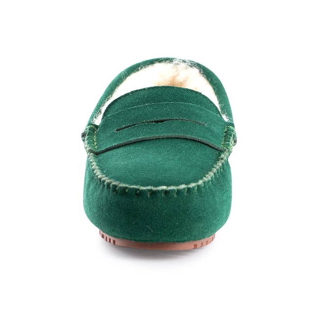 Cosy moccasin you will never want to take off your feet. The on trend loafer with the penny bar. Plush premium Australian sheepskin lining. Leather suede upper - Water Resistance. Full Australian sheepskin insole. Fine craftsmanship. Rubber sole for extra grip. Relaxed elegance at its best. 
We recommend buying one size up for this style.