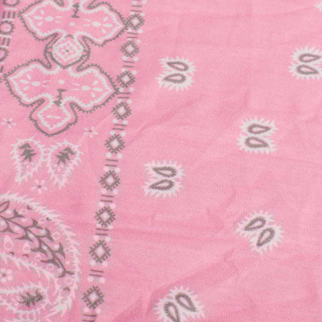 Originales multifunktionales Höschen Buff, das Vielseitigkeit und Komfort bei jeder Outdoor-Aktivität bietet.

 Hauptmerkmale:

 - Multifunktional, kann als Schal, Stirnband, Maske, Mütze oder Bandana verwendet werden.
 -Unisex.
 - Elastischer Halstuch.
 - Vielseitig.
 - Schlauchförmiger Buff ohne Nähte, sorgt für eine bequeme Passform und beugt Hautirritationen vor.
 - Bietet einen Sonnenschutzgrad von 50 UPF.
 - Schützt vor Kälte, Wind und Sonne und eignet sich perfekt für Outdoor-Sportarten.
 - Einheitsgröße.
 - Für Erwachsene konzipiert.
 - Ideal zum Tragen das ganze Jahr über.
 - Erhältlich in einer Vielzahl von Farben und Drucken mit dem Buff-Logo, das die Qualität der Marke hervorhebt.

 Ein funktionelles und praktisches Kleidungsstück für alle, die bei jedem Abenteuer Komfort und Schutz suchen.
 Maßnahmen: 22,3 x 47 cm
 Komposition: 100 % Polyester
 Pflege:
- Maschinenwäsche max. bei 40 °C.
 - Vermeiden Sie die Verwendung von Weichspülern.
 - Verwenden Sie kein Bleichmittel.
 - Benutzen Sie keinen Trockner.
 - Kein Bügeln.