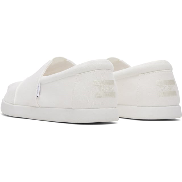 The iconic Alp gets a modern take this season with improved design, fit, and proportions. It's a nod to a classic sneaker while supporting the daily activities of a modern man. Now with a roomier fit, a padded collar, and an Ortholite sockliner.