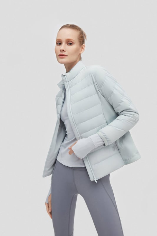 Crafted with 680+ duck down for optimal warmth, our lightweight, soft-touch fabric ensures comfort. Designed for easy storage, it's the perfect on-the-go companion.

HIGH QUALITY 680+ DUCK DOWN:;90% filling for optimal warmth, evenly distributed for consistent warmth.

EFFORTLESS STORAGE AND PORTABILITY: Offers on-the-go convenience.

LIGHTWEIGHT SOFT TOUCH FABRIC: Ultra-fine yarns, light and dense for ultimate comfort and warmth.