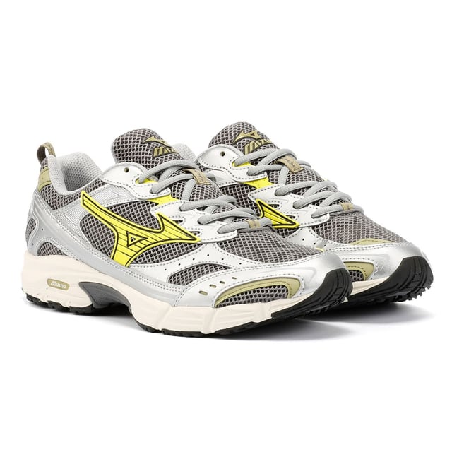 Verhoog je comfort en stijl met deze sneakers met een bovenwerk van mesh en synthetisch leer. Ontworpen met een lichtgewicht dempende tussenzool voor verbeterde ondersteuning en de hele dag draagbaarheid.