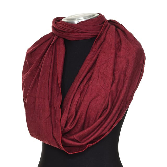 Infinity Neck Buff.
 Garnet Color
 Ideal complement to protect the neck and face.
 Dress in style and enjoy infinite comfort.

 Composition: 70% Lyocel, 30% Wool

 Machine wash at max temperature. 30º.
 -Do not use bleach.
 -Does not allow the use of a dryer.
 -Iron at max temperature. 130º.
 -Do not dry clean.

 Measures
 Composition: 70% Lyocell, 30% Wool
 Care:
Machine wash at max temperature. 30º.
 -Do not use bleach.
 -Does not allow the use of a dryer.
 -Iron at maximum temperature 130º.
 -Do not dry clean.