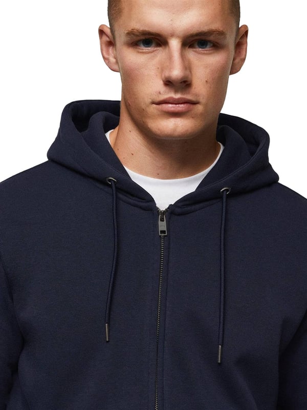 Der Kruze Mens Zip Up Hoodie ist ein hochwertiges Trainingsanzug-Set, das von Enzo entworfen wurde. Dieser Kapuzenpullover mit normaler Passform und Reißverschluss verfügt über Kängurutaschen und Bündchen an den Ärmeln, gepaart mit passenden Jogginghosen. Der elastische Bund und der verstellbare Kordelzug sind für ultimativen Komfort mit einem gebürsteten Innenfleece versehen. 52 % Baumwolle, 48 % Polyester. Erhältlich in den Farben Schwarz, Grau und Marineblau.