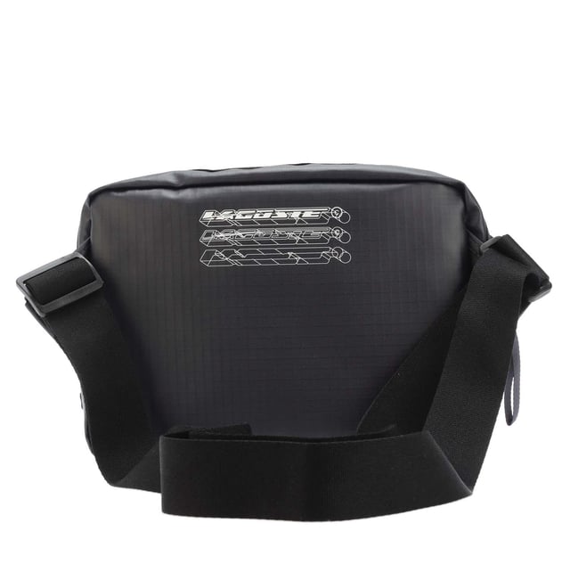A fusion of sport and urban codes to discover street culture.- Ultra light reporter bag.- Adjustable Strap.- Strap Length: 140 cm.- Tonal rubber crocodile, wording rubber patch and print.- EXT: 1 zip pocket.- INT: 1 flat pocket.- Dimension: L 24 x H 6 x W 17 cm. Material: 100% Cotton Coated With PU. Ref: NH4266SBM20.