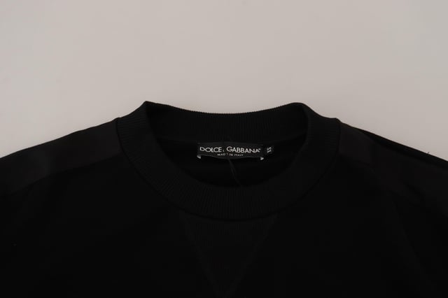 Äkta Dolce & Gabbana tröja
Tillverkad av en bomullsblandning
Rundhals och långa ärmar
Mångsidig svart färg
Logodetaljer
Tillverkad i Italien
Material: 89% bomull 11% polyester