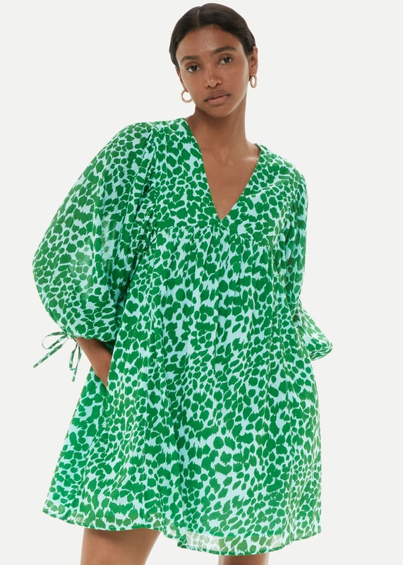 This Smooth Leopard Trapeze Dress in vivid Grn/Multi is perfect for elevating your casual looks with effortless style.