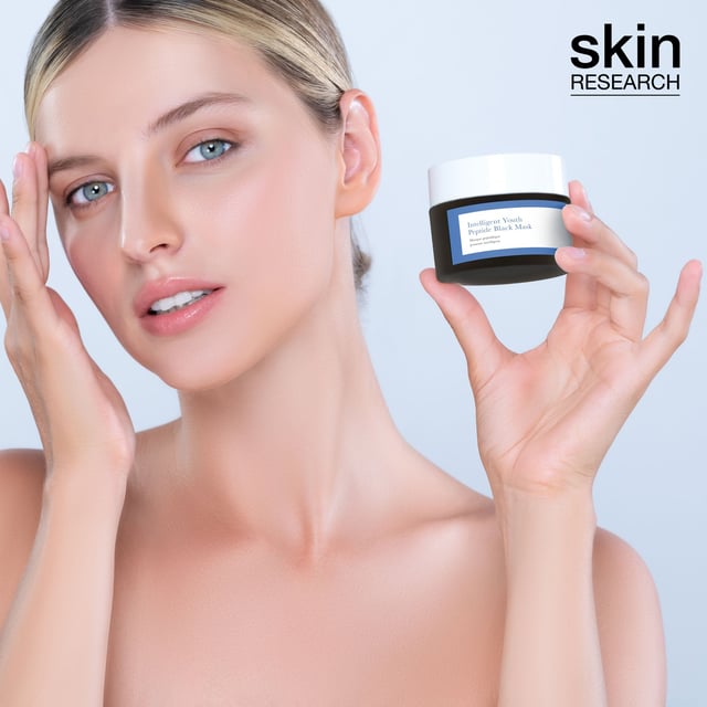 This deep detoxifying treatment is formulated to combat urban pollution and impurities. With active carbon, it fights sebum and bacteria, promoting a reduction in black spots and revealing a more luminous and uniform complexion. Apply an even layer, leave on for 7 to 10 minutes, and rinse off for refreshed and revitalized skin.