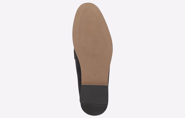 Elevate your wardrobe with these Roamers Ellsworth men's loafers, delivered in a premium suede leather upper, with intricate stitching throughout, and buckle detailing to the toe for increased visual appeal.- Real Suede
- Comfortable textile lining
- Buckle detailing
- Intricate stitching throughout
- Tunit Sole