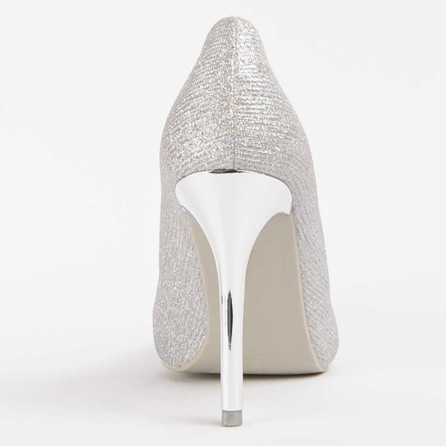 Hakschoen voor dames. Comfortabele pasvorm. Gemaakt door andere merken voor ons merk. Geschatte afmetingen: 10 cm hak.