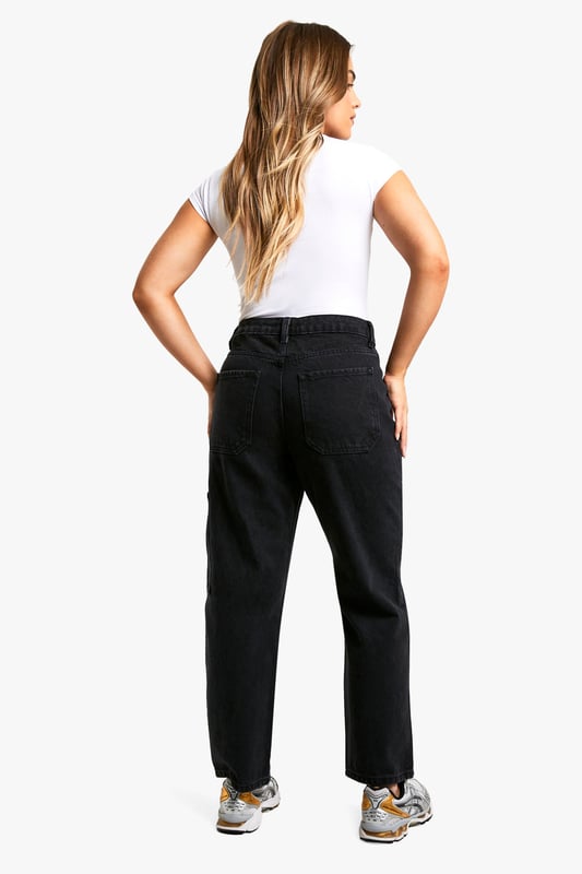 Step out in style this season in a pair of petite jeans. Designed for petite pins only, these short leg jeans are guaranteed to fit you in all the right places. From casual petite flared jeans to petite straight leg styles, petite skinny jeans and petite high-waisted fits, these pieces are wardrobe staples, girl. Team this pair with some chunky trainers and a checked shacket and you're good to go. Heading out out? Throw on an oversized blazer and a pair of court shoes for all the girl boss vibes. Style: Cargo JeanDesign: WashedFabric: DenimLength: RegularModel's height: 163cm / 5'4"