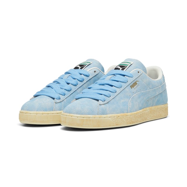 PRODUCT STORY: With its huge impact on footwear culture, PUMA's most iconic trainer first hit the scene in 1968 and has been worn by icons of every generation since. This version of the Suede celebrates the legendary eras gone by with a worn suede upper and an archive aesthetic. FEATURES & BENEFITS: SOFTFOAM+: Step-in comfort sockliner designed to provide soft cushioning thanks to its extra thick heel; PUMA's leather products support responsible manufacturing via the Leather Working Group. DETAILS: Leather upper; Raw edged suede tongue; Breathable synthetic collar; Breathable synthetic sockliner; Rubber midsole; Rubber outsole; "Worn" suede PUMA Formstrip.