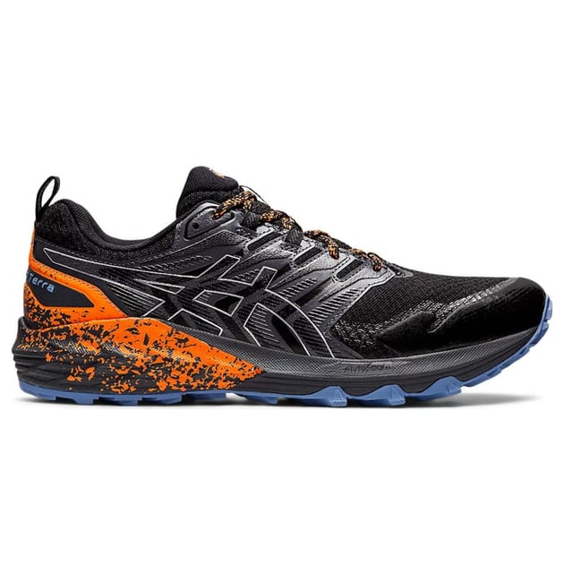 Verhoog je trainingssessies met deze high-performance schoenen die stijl, duurzaamheid en uitzonderlijk comfort combineren.

Deze sportschoenen zijn met oog voor detail gemaakt en hebben een gestroomlijnd bovenwerk van zwarte synthetische stof dat een sportieve en toch geraffineerde look uitstraalt. Het veterontwerp zorgt voor een veilige en aangepaste pasvorm, zodat je optimale prestaties kunt leveren tijdens je trainingen.

De Gel-Trabuco sportschoenen zijn uitgerust met de befaamde Gel cushioning technologie van Asics, die zorgt voor uitzonderlijke schokdemping en demping bij elke stap. Deze innovatieve technologie vermindert de impact op je gewrichten en verbetert het algehele comfort, waardoor ze ideaal zijn voor verschillende trainingsactiviteiten en buitenavonturen.

De duurzame synthetische constructie van deze sportschoenen biedt langdurige slijtage en weerstand tegen schuren. Of je nu naar de sportschool gaat, gaat hardlopen of ruige terreinen verkent, deze sportschoenen zijn gemaakt om de eisen van je actieve levensstijl te weerstaan.

De Gel-Trabuco sportschoenen hebben een gripvaste rubberen buitenzool en bieden uitstekende tractie op verschillende ondergronden. Dit zorgt voor stabiliteit en voorkomt uitglijden, zodat je elk terrein of trainingsroutine met vertrouwen aan kunt.

Deze sportschoenen zijn ontworpen om je natuurlijke voetbewegingen te ondersteunen en hebben een dempende tussenzool die responsieve energieteruggave levert. Dit bevordert een soepele en efficiënte pas, zodat jij je grenzen kunt verleggen en je fitnessdoelen kunt bereiken.

Naast de uitzonderlijke prestatiekenmerken hebben de Gel-Trabuco sportschoenen een stijlvol ontwerp dat je athleisure garderobe moeiteloos aanvult. Of je ze nu combineert met trainingskleding of casual outfits, deze sportschoenen voegen een vleugje sportieve verfijning toe aan je ensemble.