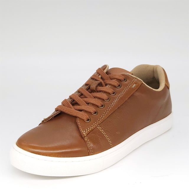 Discover Romford, combining classic design with complete comfort for the ultimate everyday trainer. The minimal and chic styling makes them the perfect partner for all of your smart-casual looks.