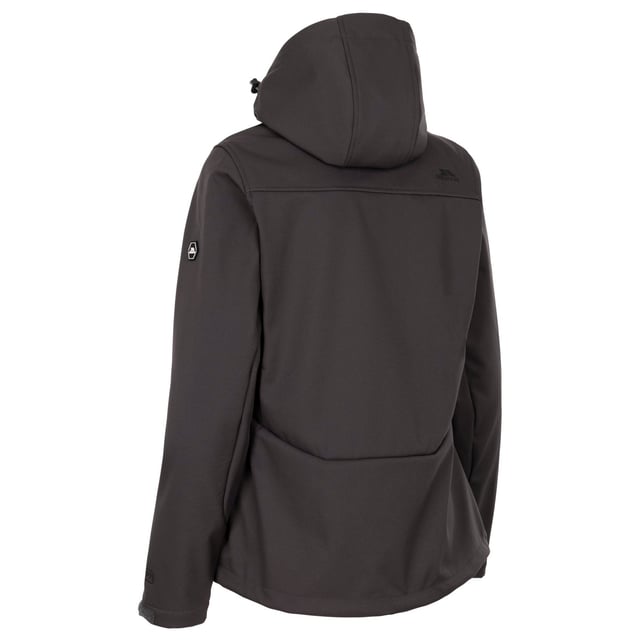Material: 100% Softshell. Design: Einfarbig. Gewebe-Technologie: Atmungsaktiv, Langlebig, TP75, Wasserdicht, Winddicht. Manschette: Verstellbar. Ausschnitt: Kapuze. Ärmel-Typ: Langärmelig. Kapuzen-Merkmale: Verstellbar, Kordelzug, Knebelverstellung. Taschen: 1 Brusttasche, 2 Seitentaschen, Reißverschluss. Verschluss: Durchgehender Reißverschluss.