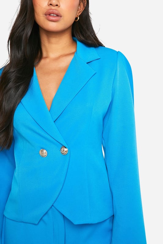 Structured woven crepe fabric for a polished look
        Slim fit design accentuates the silhouette
        Notched lapel collar adds a classic touch
        Double-breasted front with statement buttons
        Long sleeves for versatile styling options
    
    Make a bold statement with this eye-catching structured blazer from Boohoo. Perfect for the fashion-forward woman who loves to stand out, this piece combines sleek design with vibrant flair. The slim fit hugs your curves in all the right places, while the woven crepe fabric offers a luxurious texture that's sure to turn heads. Whether you're heading for a night out or looking to add some pizzazz to your office attire, this blazer has got you covered. Style it with the matching wide-leg trousers and strappy heels for a show-stopping ensemble that's ready for any social occasion. For a more casual look, pair it with your favourite jeans and trainers. The versatility of this blazer makes it a must-have addition to your wardrobe, perfect for those who love to mix and match their style.