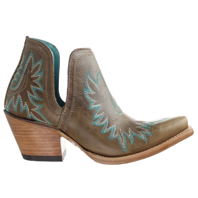 From rodeo scene to the mainstream this gorgeously handcrafted bootie from the Ariat® New West collection fits right in. ATS® technology provides exceptional comfort for that light-on-your-feet feeling.
ATS® technology for stability and all-day comfort
Premium full-grain leather foot and upper
All over four-row stitch pattern
Cut out side design detail for easy slip-on entry
Hand-nailed colour stained leather outsole
Can be resoled