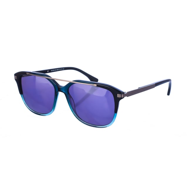Gafas de sol Armand Basi con montura de acetato.
 Color Verde-negro
 Forma rectangular.
 Lentes de color Gris
Detalle metalico en la parte superior de la montura.
 Patillas metalicas y acabado en acetato.
  Nombre de la marca grabado en la lente.
 100% Protección UV. 
 Incluye una funda de tela de protección.
Cristales antireflejo.
Los colores reales del producto pueden variar ligeramente con respecto a los colores que muestra su monitor.
 
 Medidas  Ancho lente: 56 mm. Puente: 17 mm. Patillas: 145 mm.
 
 Limpiar las gafas con agua y jabón (neutro).
 - No utilice paños sucios o abrasivos, que puedan alterar las características de los filtros.
 - Utilice solo accesorios y repuestos originales.