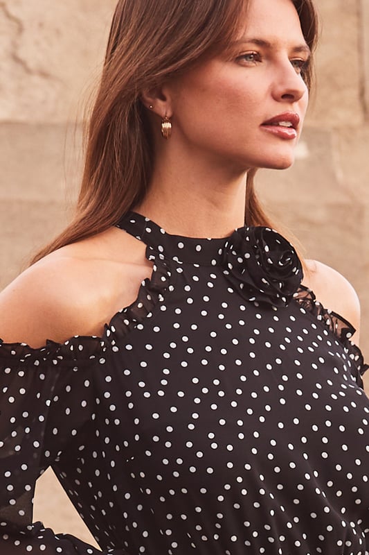REASONS TO BUY:We've done the styling for youFloaty chiffon, blouson sleeves, ruffle trim - that top is just dreamyCorsages are so on-trendSexy cold-shoulder necklineFlattering wide-leg trousersDate? Dinner? Dancing? Add heels and it does it allInside leg to fit: Short 29" | Regular 31" | Long 33"