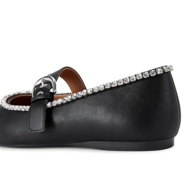 This KG Kurt Geiger Nico Stud is a Mary Jane style shoe with silver crystals around the edge of the shoe. There is a strap across the foot with large silver buckle fastening.