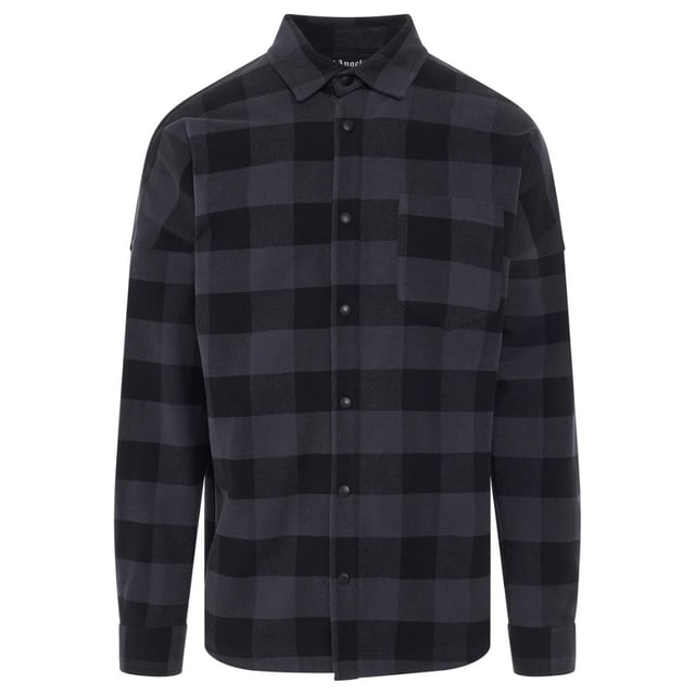 Ziet er stijlvol uit terwijl je merkloyaliteit uitstraalt met het zwarte shirt van Palm Angels. Dit shirt biedt een tijdloze look met een moderne voorsprong. Geniet van gemakkelijk comfort en stijlvolle aantrekkingskracht bij elke slijtage. Waar wacht je op 100% katoen, gemaakt in Italie geruit ontwerp, gothic logo op achterkant 1 borstzak, gecollereerde nek, streetwear ,, lange mouwen, pop -knop sluitingsstijl code: pmga024c99fab0011001