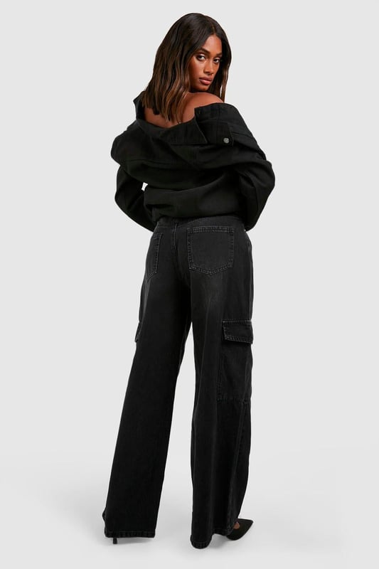 Perfect for a new season update, the wide leg jean is your chance to make an effortless fashion statement when it comes to denim-led outfits. Anything but basic, our high waisted wide leg jeans are made from rigid denim, making them the perfect quality jean for day-to-day 'fits. Step out in retro-inspired wide jeans teamed with a basic white tee and oversized blazer for a look that brings vibes to all your plans. You in a wide leg... we can see it already.Style: Wide Leg Jeans