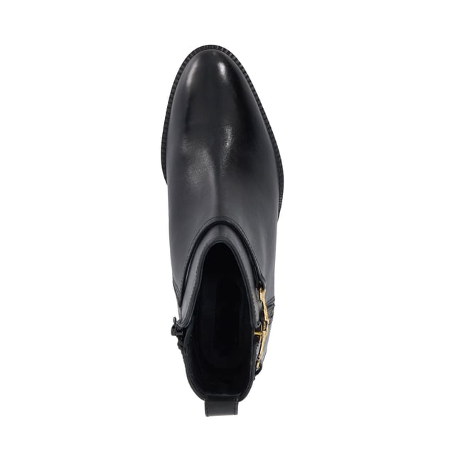 Crafted from soft leather and featuring a distinctive metal buckle detail, our Parklyn ankle boots combines style with practicality. Designed to be worn on repeat,this style showcases a round toe for added comfort and a convenient pull tab for easy on and off.