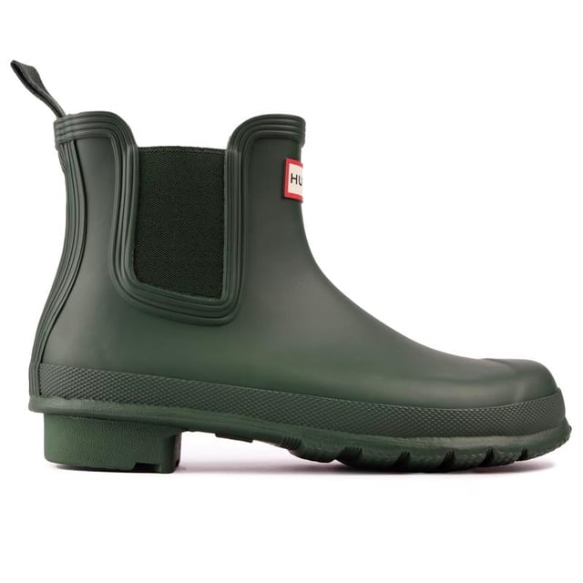 The New And Improved Hunter Original Chelsea Wellington Boot Has An Even More Optimum Fit To Maximise All-day Comfort And Style. Ready For The Changing Seasons In The Countryside As Well As Rainy Days In The City, Each Welly Boot Is Handcrafted From Natural Rubber And Vulcanised For Superior Protection. Retaining The Iconic Silhouette Of A Traditional Chelsea, It Features Elasticated Gussets And Has A Nylon Pull-tab For An Easy On And Off. In A Classic Olive Green Matte With An Eye-catching Logo On The Front, These Waterproof Outdoor Chelseas Are A Wet Weather Wardrobe Essential.