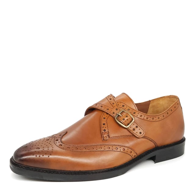 Classic and contemporary, the Barnet Monk Strap Brogue boasts a single monk strap design with side buckle detail. Complete with a decorative brogue finish in a smooth leather.