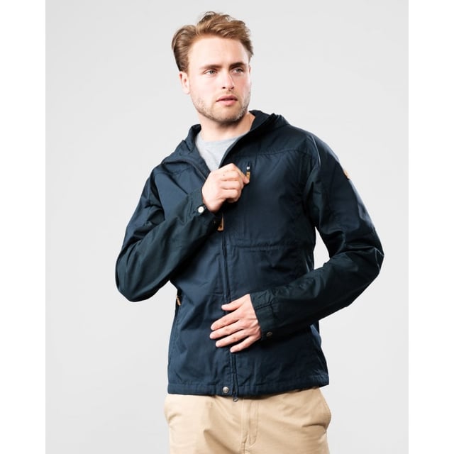 Comfortable jacket in durable G-1000 and G-1000 Lite, a practical everyday garment that also works well in nature. Pre-shaped sleeves and fixed hood that sits snugly around your face. Two zippered side pockets. Zipper in the front with inner flap. Adjustment at the hem and buttoned sleeve cuffs. Can be waxed for added protection from wind and rain.

SKU: F81679
Gender: Men
Concept: Outdoor
Weight (FJR): 430 g in size M
Material: G-1000
Outer material: G-1000® Original: 65% polyester, 35% cotton, G-1000® Lite: 65% polyester, 35% cotton
Contains non textile parts of animal origin: Yes
Activity: Everyday Outdoor