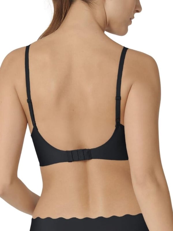 Diese Bralette ist leicht und bequem und verfügt über flache Kanten und Nähte mit einer weichen Wellenkante am Ausschnitt und einem Haken- und Ösenverschluss auf der Rückseite.

 Einzelheiten:

 - Superweiches und glattes Futter in den Körbchen mit gewelltem Rand. - Mittlerer Halt.
 - Hergestellt aus superweicher und leichter 3D-ZERO-Qualität mit weichem Griff.
 - Herausnehmbare, gepolsterte Cups.
 - Haken- und Ösenverschluss hinten.
 - Nahtlos.

 Dieses Damen-Bralette eignet sich perfekt für den täglichen Gebrauch, zum Faulenzen und für leichte Aktivitäten wie Yoga oder Pilates.
 Komposition: 70 % Polyamid, 30 % Elasthan
 Pflege:
- Handwäsche nur.
 - Verwenden Sie ein mildes Reinigungsmittel.
 - Benutzen Sie keinen Trockner.
 - Kein Bügeln.