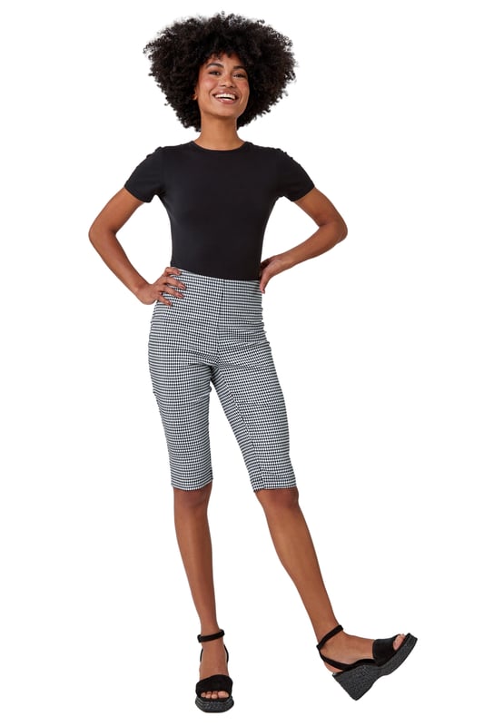 Elastic waist shop knee length shorts