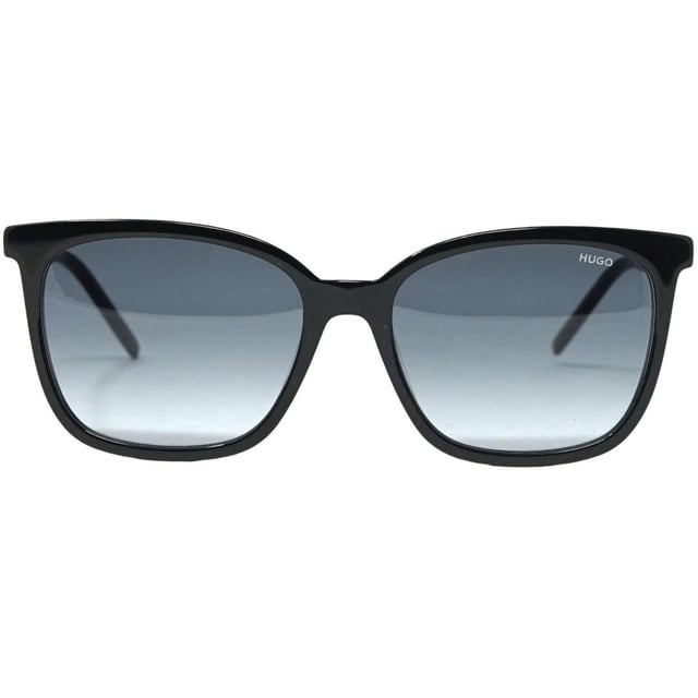 Hugo Boss HG1080/S CR GY 807 Schwarze Sonnenbrille. Machen Sie den Neid Ihrer Freunde und Kollegen mit der schwarzen Sonnenbrille von Hugo Boss! Diese stilvolle Sonnenbrille bietet einen klassischen und doch modernen Look, der jedem Outfit einen Hauch von Raffinesse verleiht. Die schwarze Sonnenbrille von Hugo Boss bietet verbesserte Haltbarkeit und maximalen Komfort. Holen Sie sich einen coolen, selbstbewussten Look mit der schwarzen Sonnenbrille von Hugo Boss! Schwarze Sonnenbrille von Hugo Boss, Linsenbreite = 54 mm, Nasenstegbreite = 13 mm, Bügellänge = 135 mm. Sonnenbrillenetui mit Markenlogo und Reinigungstuch im Lieferumfang enthalten. 100 % Schutz vor UVA- und UVB-Sonnenlicht und entspricht der britischen Norm EN 1836:2005. Hugo Boss HG1080/S CR GY 807 Schwarze Sonnenbrille