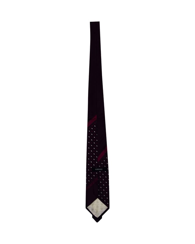 VINTAGE, RRP AS NEW
This tie from Versace is what every man needs to have. Made from quality silk, it features a multicolor pattern all over it. At the back, it has a brand label keeper loop. This purple tie is sure to add charm to your suit and is perfect for all formal events.




Versace Patterned Tie in Purple Silk
Condition: excellent
Material: silk
Size: one size
Sign of wear: No
SKU: 196375