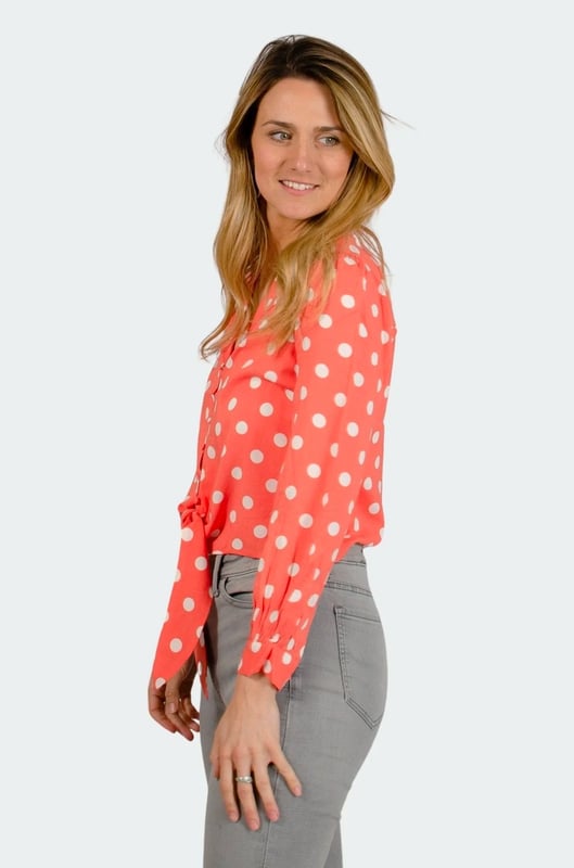 Featuring a tie front design and long sleeves, style with smart trousers or jeans Complete the look with a your favourite necklace. Fit: Regular, Sizing: As expected