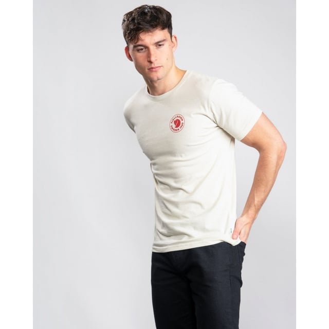 Short-sleeved t-shirt in a sustainable jersey knit that combines the softness of organic cotton with the functionality and durability of recycled polyester. Wicks away moisture and dries quickly, making it extra comfortable in warm climates. Round neckline and little logo printed on the chest.

Activity: Everyday Outdoor
Family: Övik
Gender: Men&rsquo;s
Environmental info: Organic, Recycled
Features: Channels moisture, Durable, Lightweight