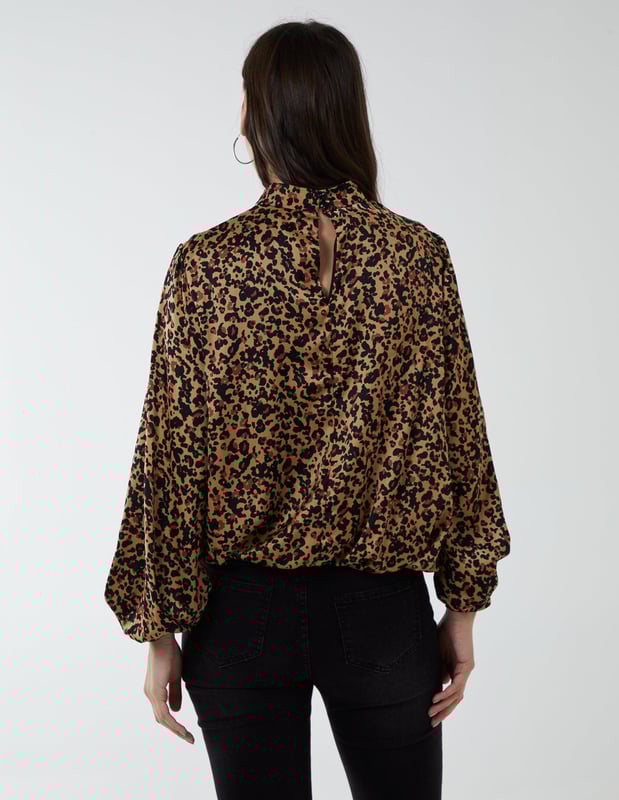 A truly classy blouson top, with puff long sleeves and a high neck to keep things simple yet professional. A perfect top to wear at your workplace, style with black trousers and high heel shoes.