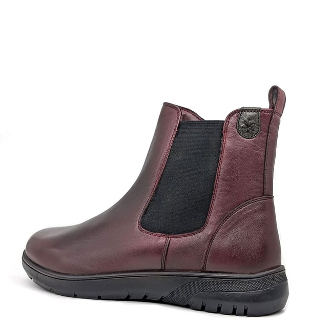 Step into the Dr Keller Callie Zip Up Chelsea Boots, offering a both trendy and super comfortable style with a zip fastening to ensure the boots can be sliped on & off with ease. These soft leather boots offer a wide fit and are perfect for both smart & casual outings.