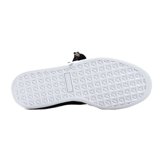 Uno de los zapatos PUMA más emblemáticos y populares, The Basket Heart es un contribuyente clave para la evolución de la marca Alemania Sports + Fashion. El corazón de Basket combina un paquete de categoría cruzada con una versión única del clásico de gamuza, con un sistema de cordones en forma de arco.
