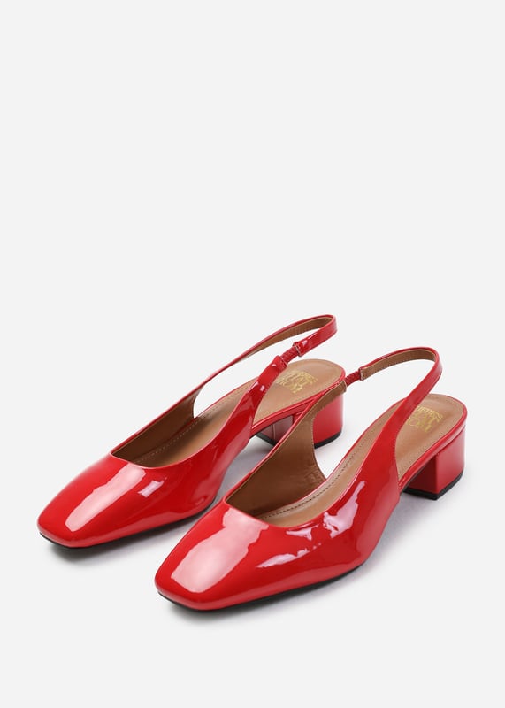 Wheres That From Womens 'Michigan' Square Toe Slingback Low Block Heels Step out in style with our Michigan Square Toe Sling Back Low Block Heels. These shoes are perfect for adding a touch of sophistication to any outfit.
Key Features:
Comfortable Block Heel: The block heel provides stability and support, allowing you to walk with confidence while maintaining comfort throughout the day.
Durable Construction: Crafted with high-quality materials, these shoes are designed to withstand daily wear and tear, ensuring their longevity and durability.
Cushioned Insole: The cushioned insole provides all-day comfort, allowing you to stay on your feet without any discomfort or fatigue.
Specifications:
Heel Height: 2.7 inches
Closure: Slip On
Sole: Rubber sole for comfort and traction
Invest in our Michigan Square Toe Sling Back Low Block Heels and experience the perfect combination of style and comfort. These versatile pumps will elevate your outfits and leave you feeling confident and stylish throughout the day.
